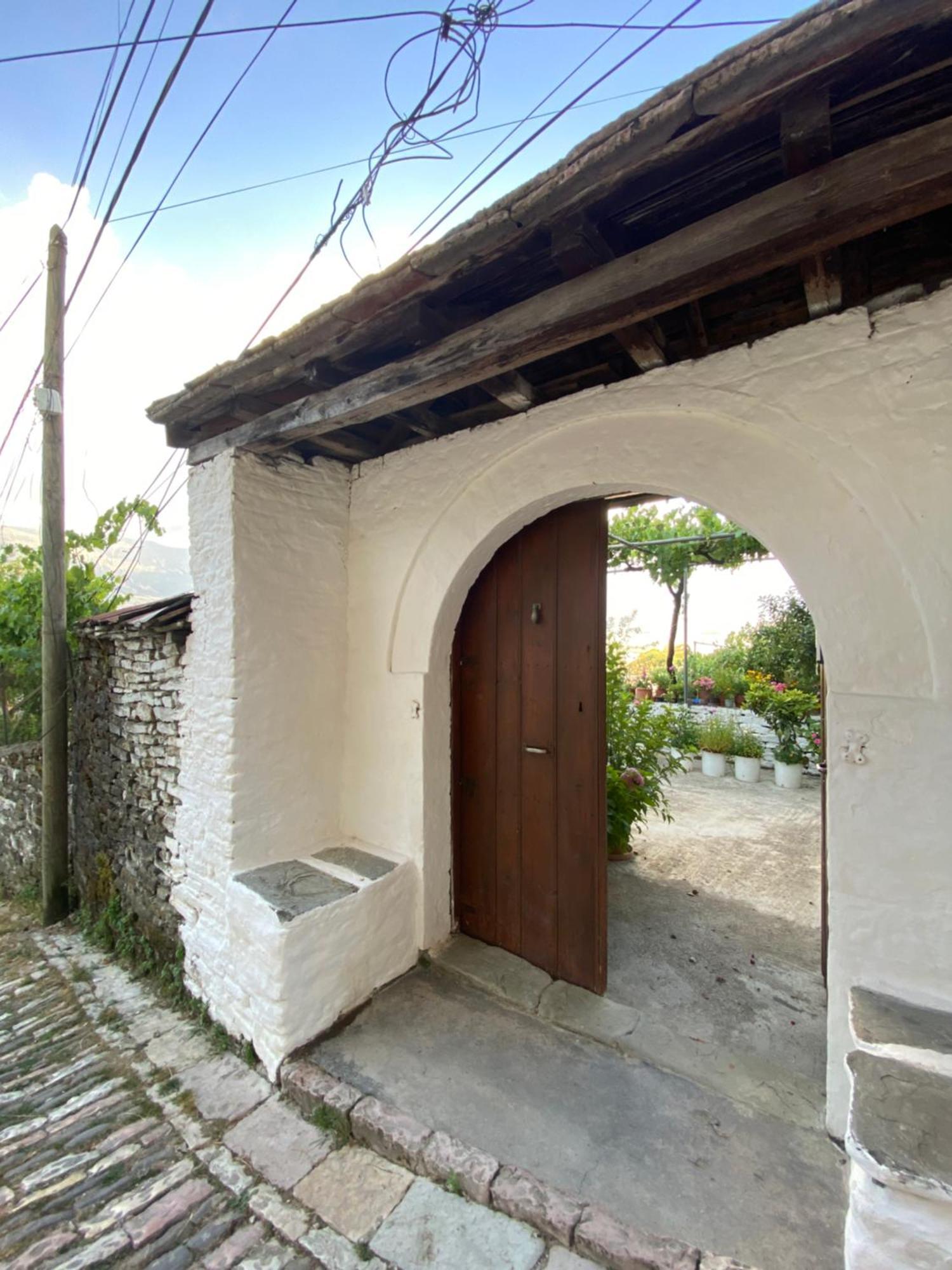 Stonetale Garden Guesthouse Gjirokaster Exterior photo