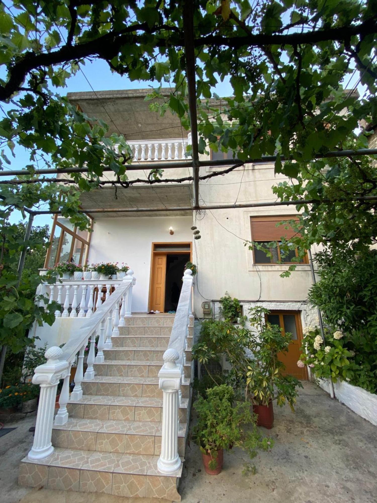 Stonetale Garden Guesthouse Gjirokaster Exterior photo